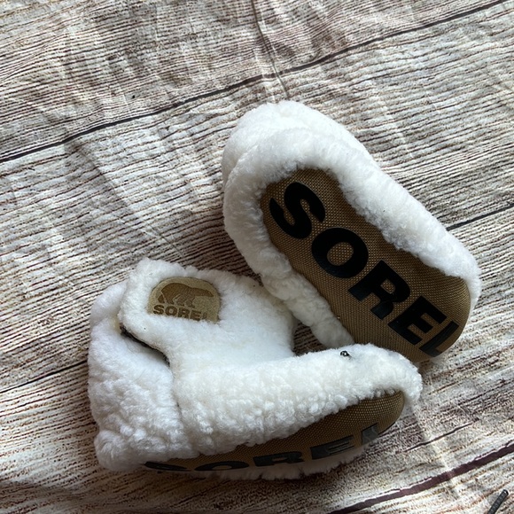 Sorel | infant toddler Bear Paw white slippers booties shoe size 4 like new - Picture 11 of 11